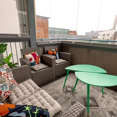 Bright & Comfy 79m2 2br With Sauna And Balcony هلسنكي